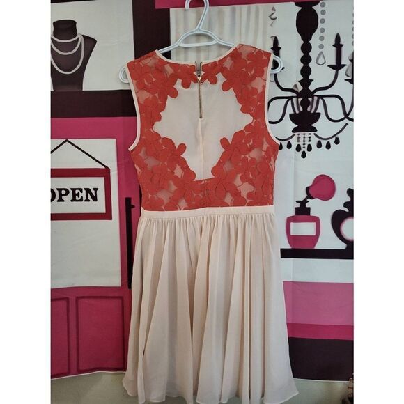 Ted Baker Vember lace detail dress sz3 - Picture 2 of 6